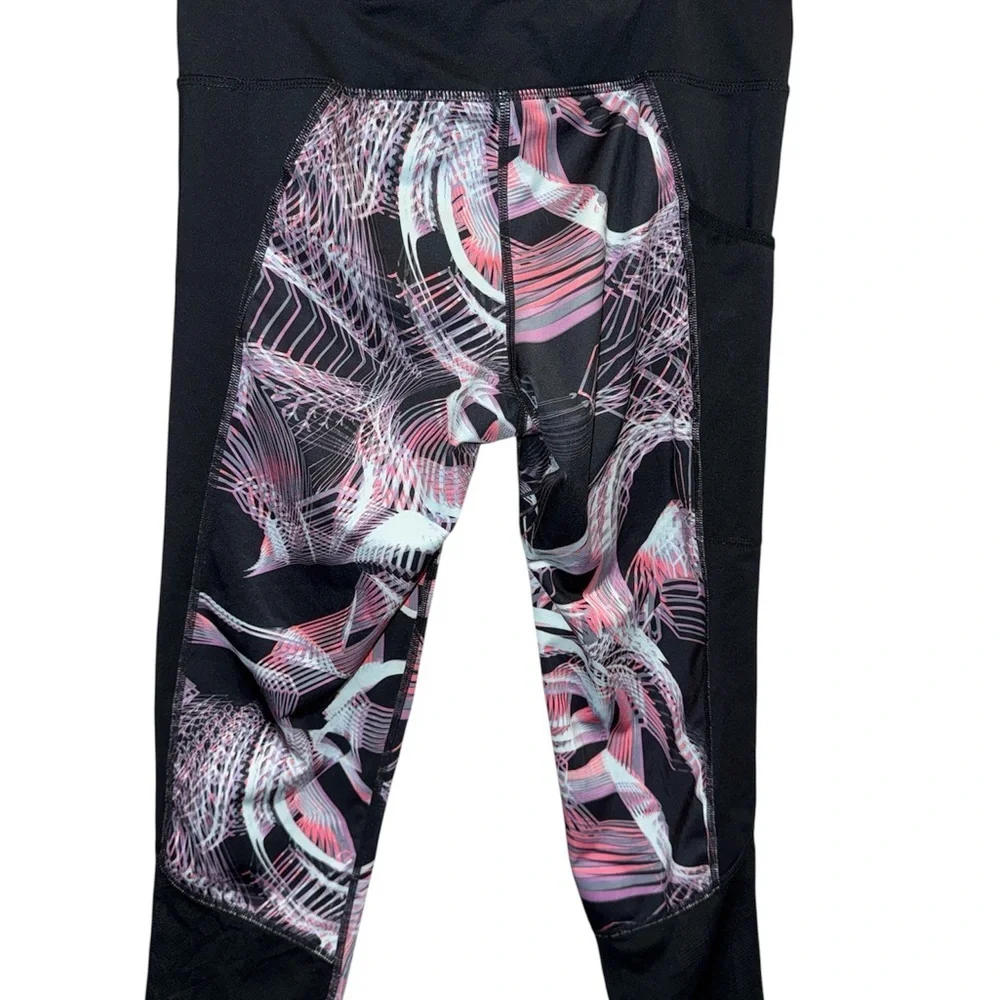 Nike Power Crop legging- Sea Coral Women’s Sz S Inseam: 22” black & pink Dri-Fit